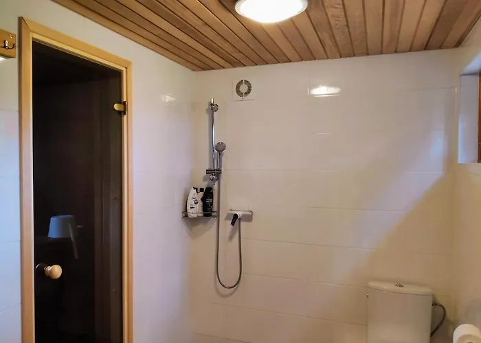 Joeaeaere Puhkekeskus אכסניה Langa